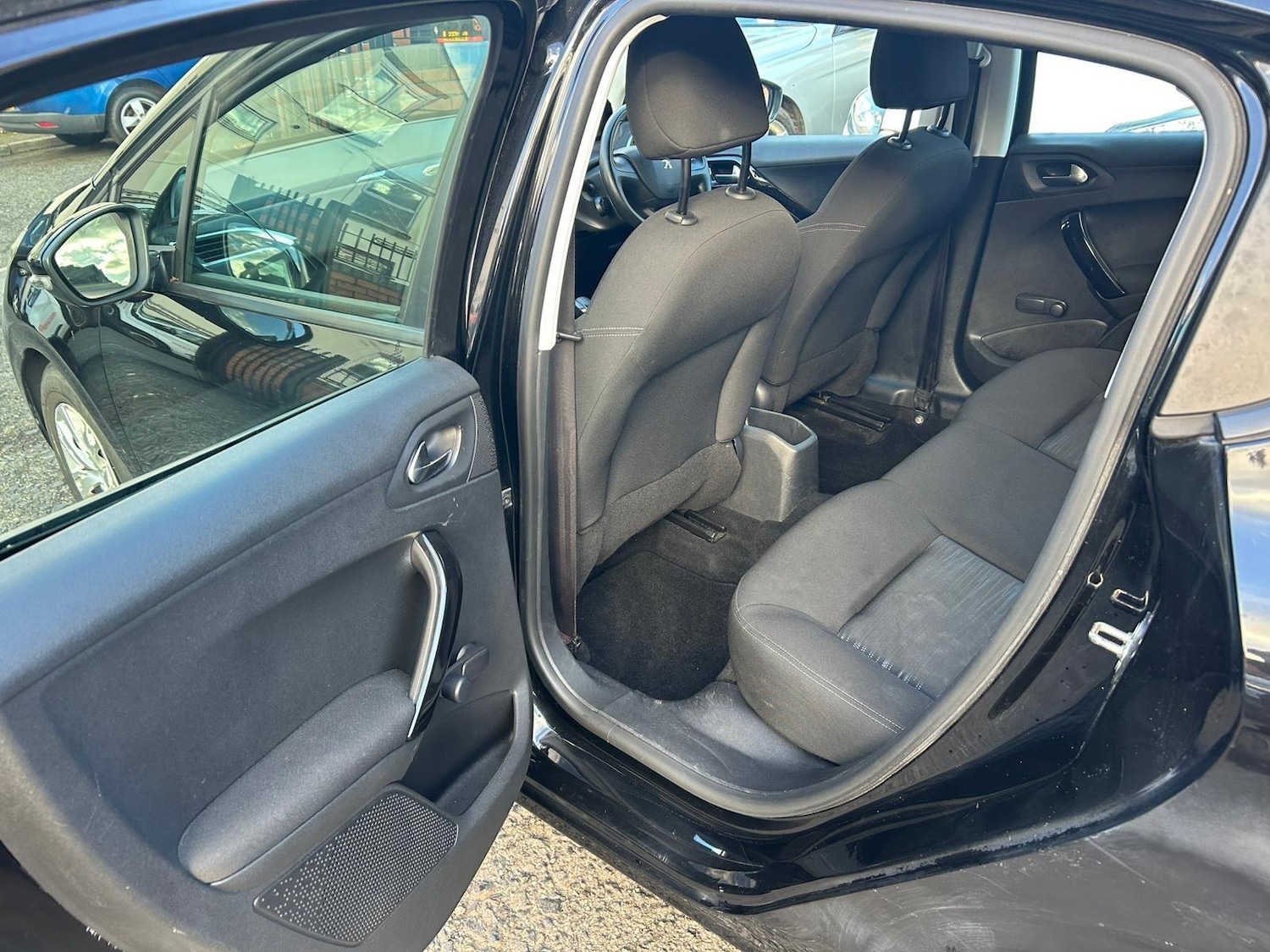 Used Peugeot 208 2013 for sale - 76336215: Photo 30