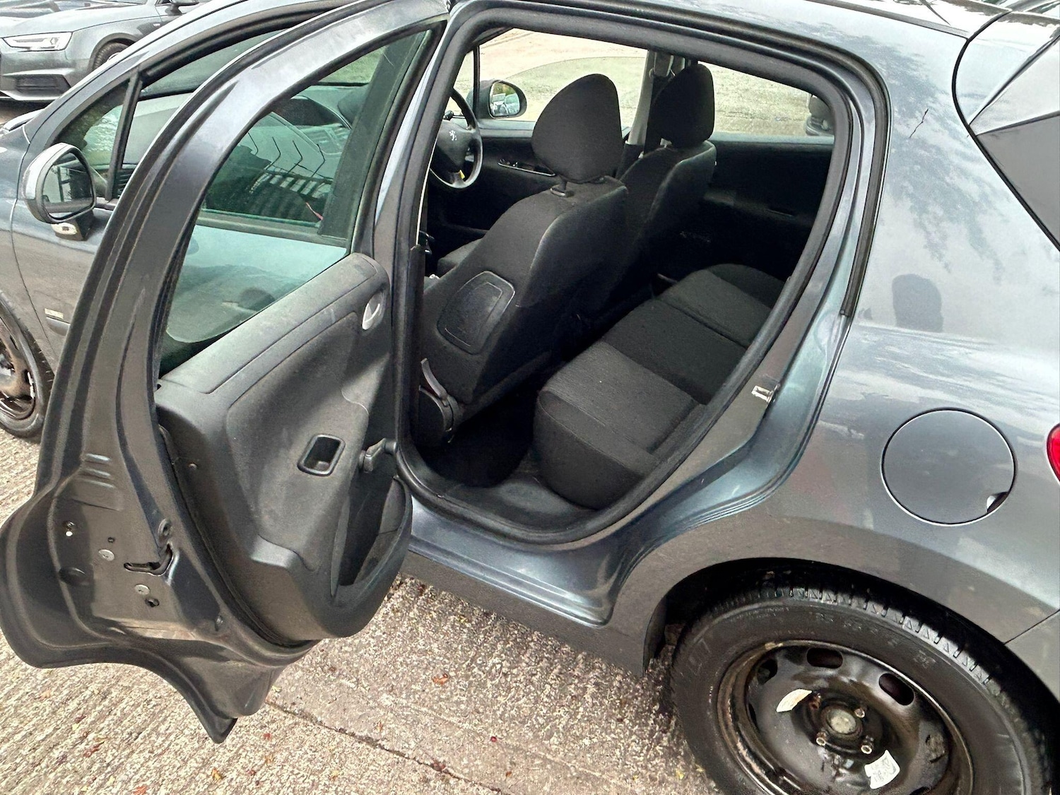 Used Peugeot 207 2010 for sale - 76953536: Photo 35