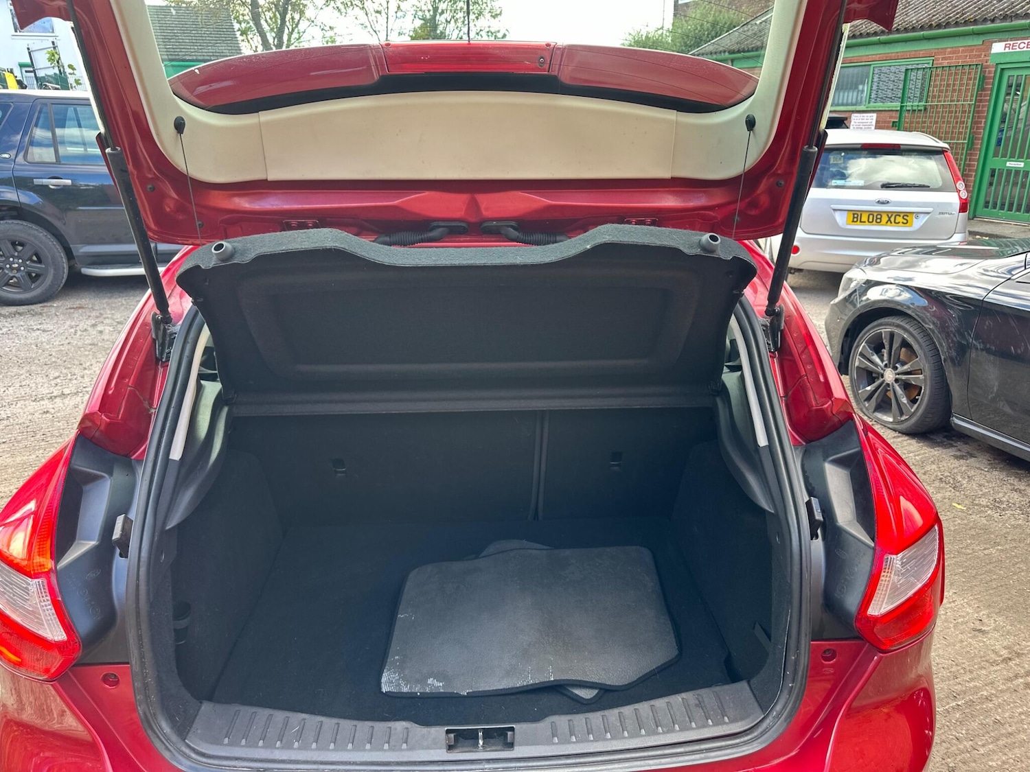 Used Ford Focus 2011 for sale - 76953287: Photo 19