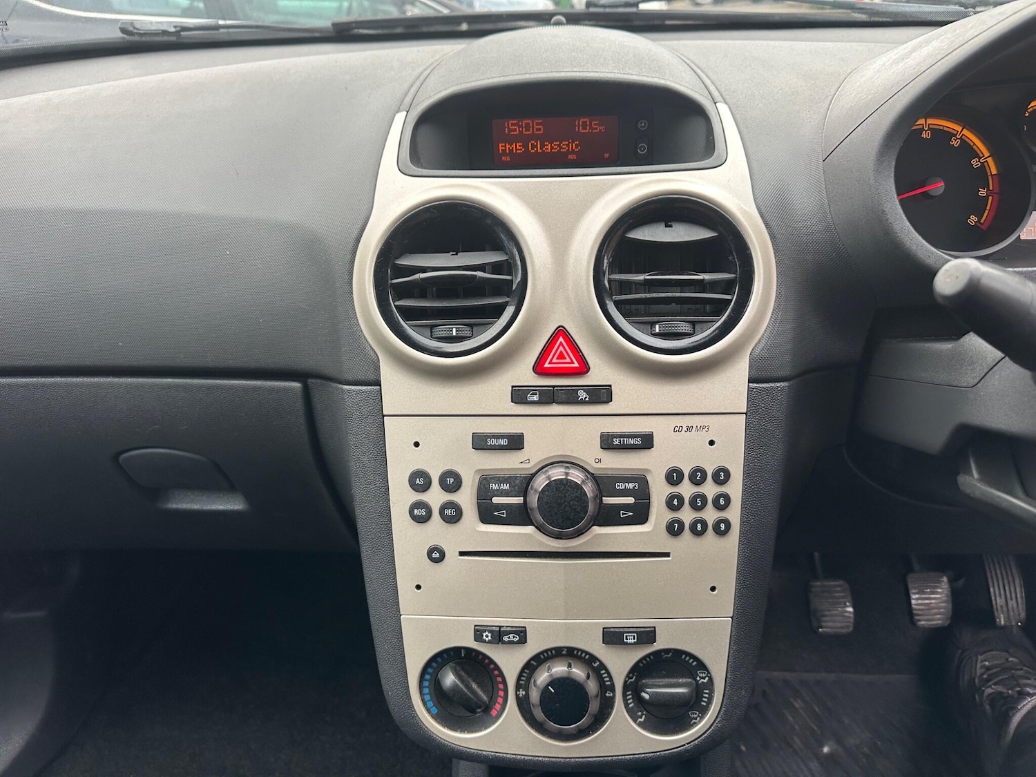 Used Vauxhall Corsa 2011 for sale - 76607081: Photo 20