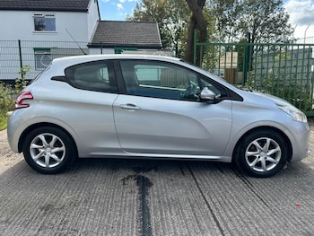 Used Peugeot 208 2013 for sale - 76159125: Photo