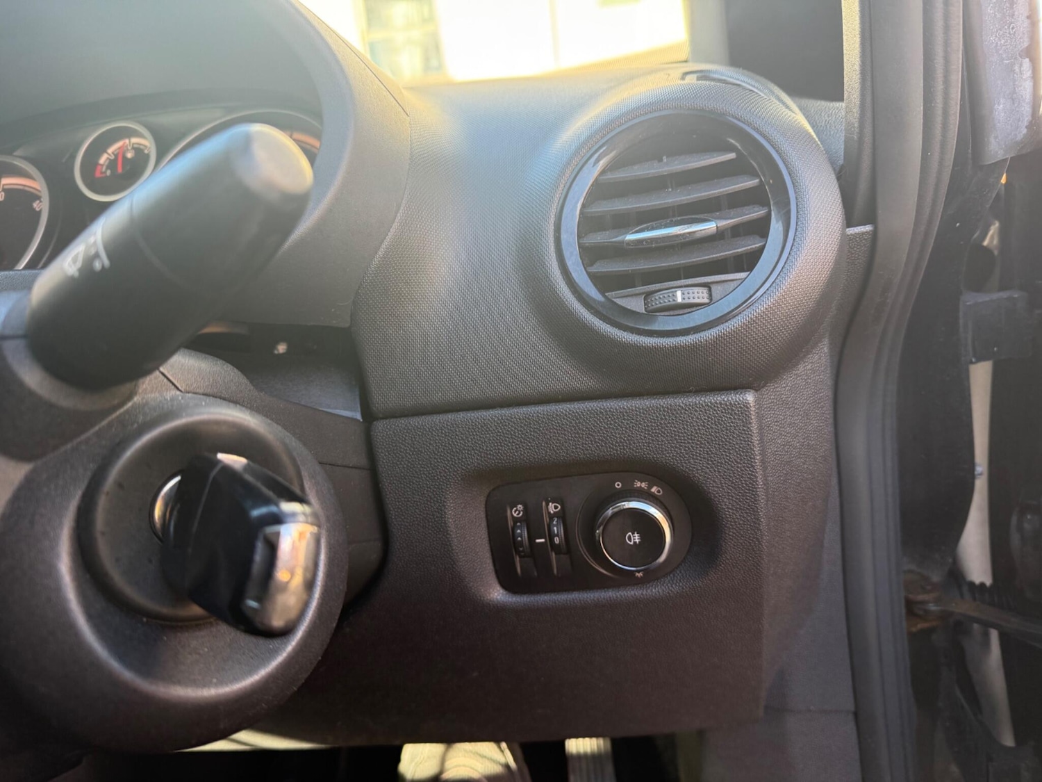 Used Vauxhall Corsa 2010 for sale - 76377787: Photo 15