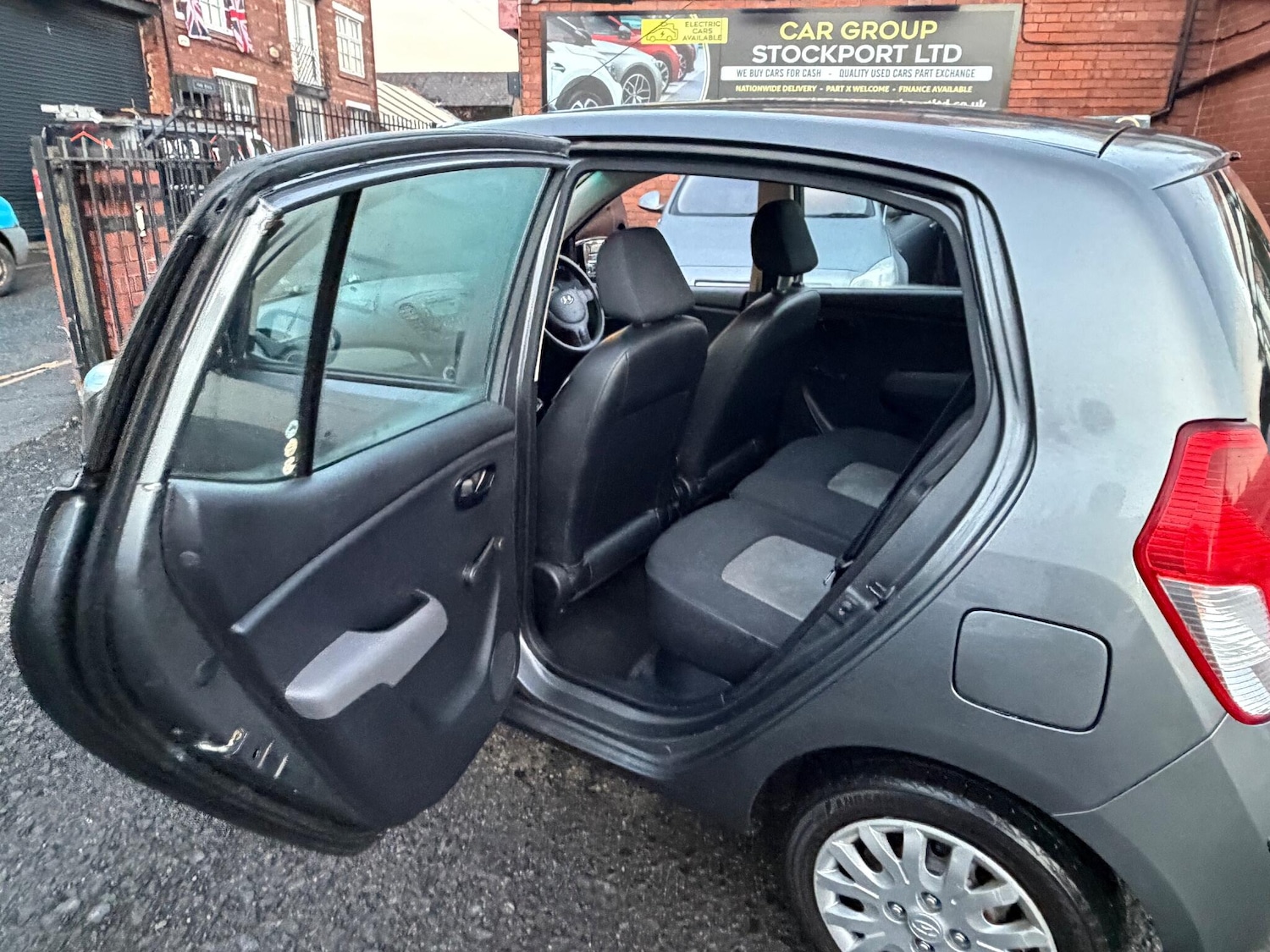 Used Hyundai i10 2009 for sale - 76952736: Photo 32