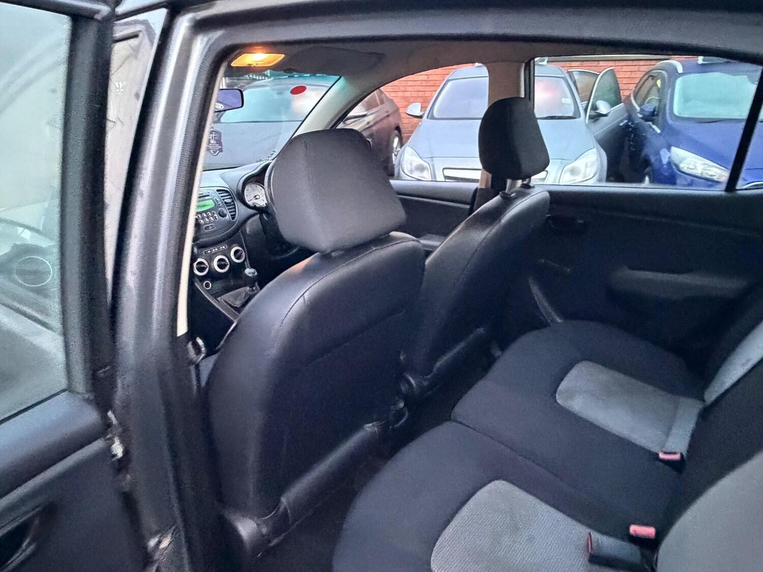 Used Hyundai i10 2009 for sale - 76952736: Photo 33