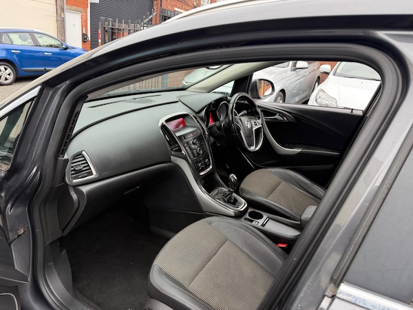 Used Vauxhall Astra 2011 for sale - 76259530: Photo 8