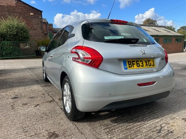 Used Peugeot 208 2013 for sale - 76227101: Photo 10