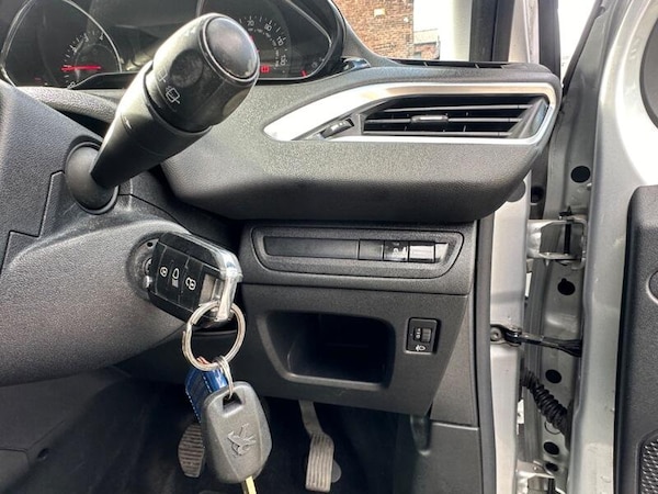 Used Peugeot 208 2013 for sale - 76227101: Photo 16