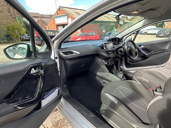 Used Peugeot 208 2013 for sale - 76227101: Photo 23