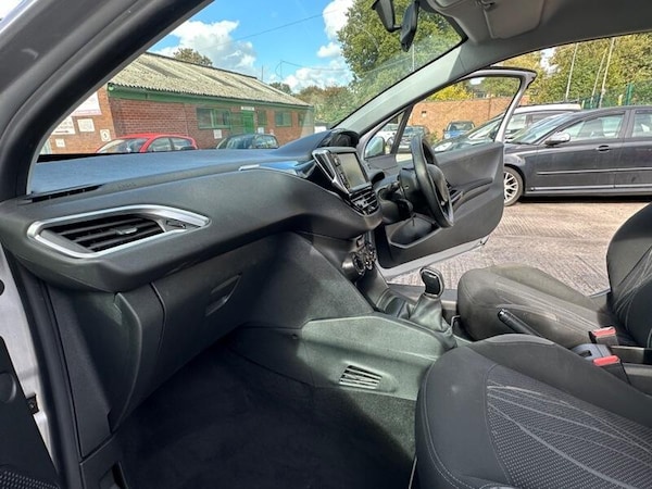 Used Peugeot 208 2013 for sale - 76227101: Photo 24