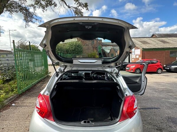 Used Peugeot 208 2013 for sale - 76227101: Photo 27