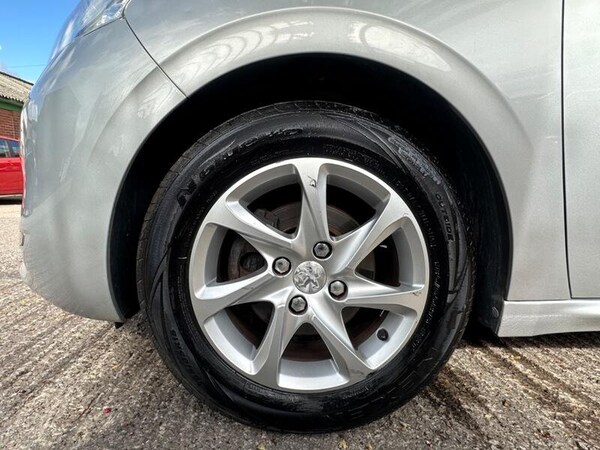 Used Peugeot 208 2013 for sale - 76227101: Photo 29