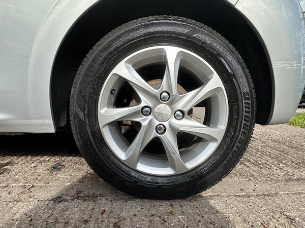Used Peugeot 208 2013 for sale - 76227101: Photo 30