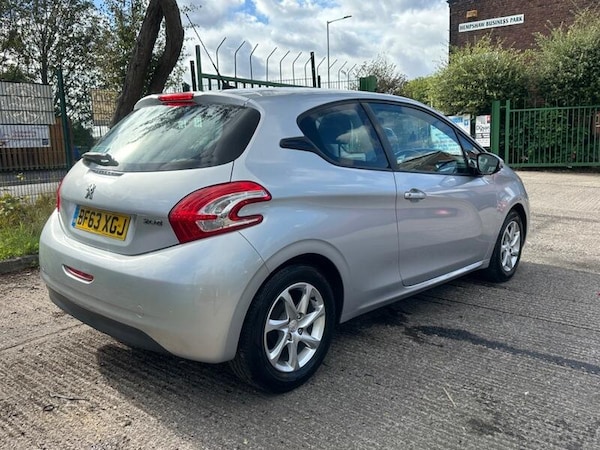 Used Peugeot 208 2013 for sale - 76227101: Photo 6