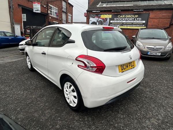 Used Peugeot 208 2014 for sale - 76199882: Photo 10