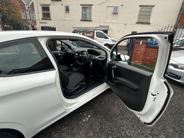 Used Peugeot 208 2014 for sale - 76199882: Photo 18