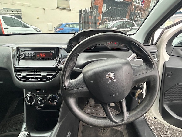 Used Peugeot 208 2014 for sale - 76199882: Photo 22