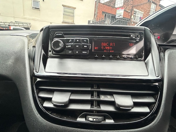 Used Peugeot 208 2014 for sale - 76199882: Photo 23