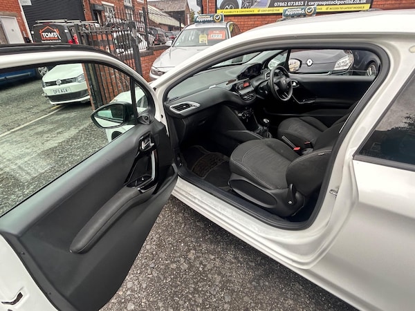 Used Peugeot 208 2014 for sale - 76199882: Photo 30