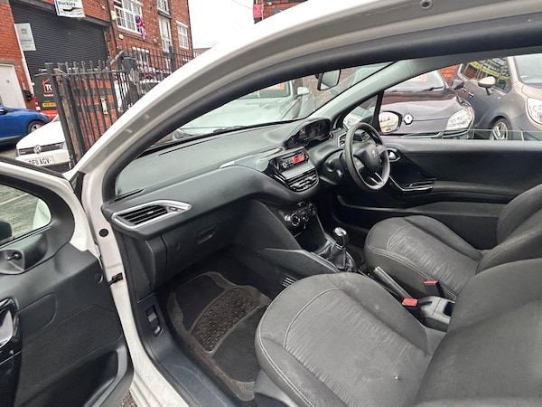 Used Peugeot 208 2014 for sale - 76199882: Photo 31