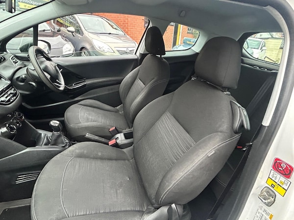 Used Peugeot 208 2014 for sale - 76199882: Photo 32