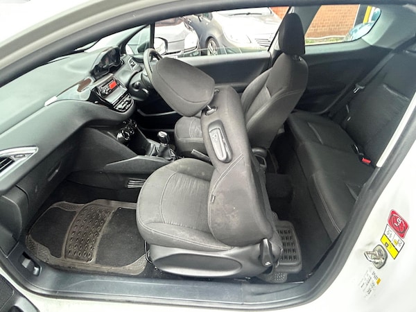 Used Peugeot 208 2014 for sale - 76199882: Photo 35