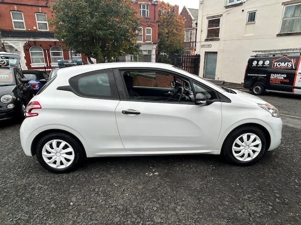 Used Peugeot 208 2014 for sale - 76199882: Photo 7