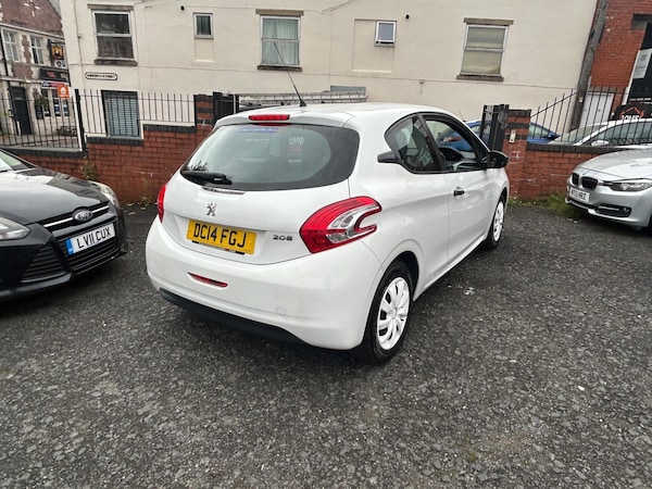 Used Peugeot 208 2014 for sale - 76199882: Photo 8