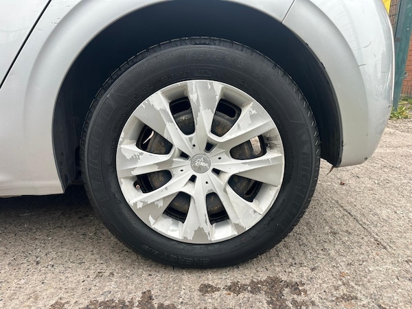 Used Peugeot 208 2014 for sale - 76269631: Photo 14