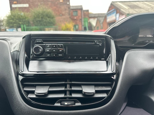 Used Peugeot 208 2014 for sale - 76269631: Photo 16
