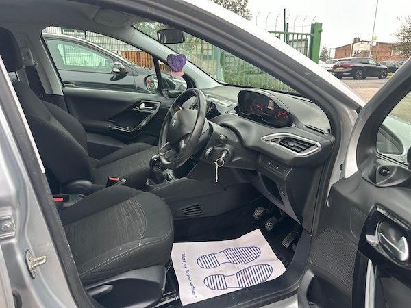 Used Peugeot 208 2014 for sale - 76269631: Photo 19