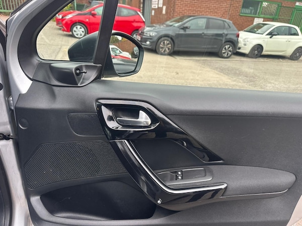 Used Peugeot 208 2014 for sale - 76269631: Photo 20