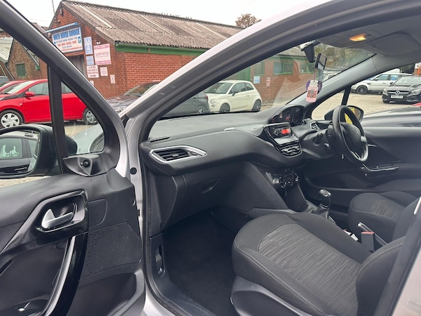 Used Peugeot 208 2014 for sale - 76269631: Photo 26