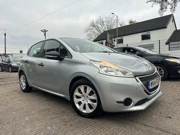 Used Peugeot 208 2014 for sale - 76269631: Photo 2