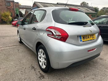 Used Peugeot 208 2014 for sale - 76269631: Photo