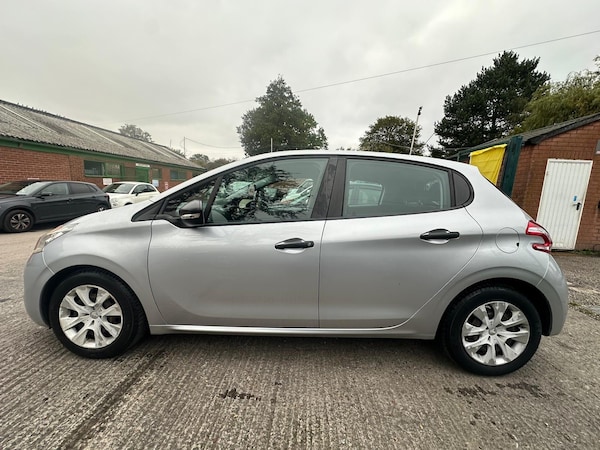 Used Peugeot 208 2014 for sale - 76269631: Photo 5
