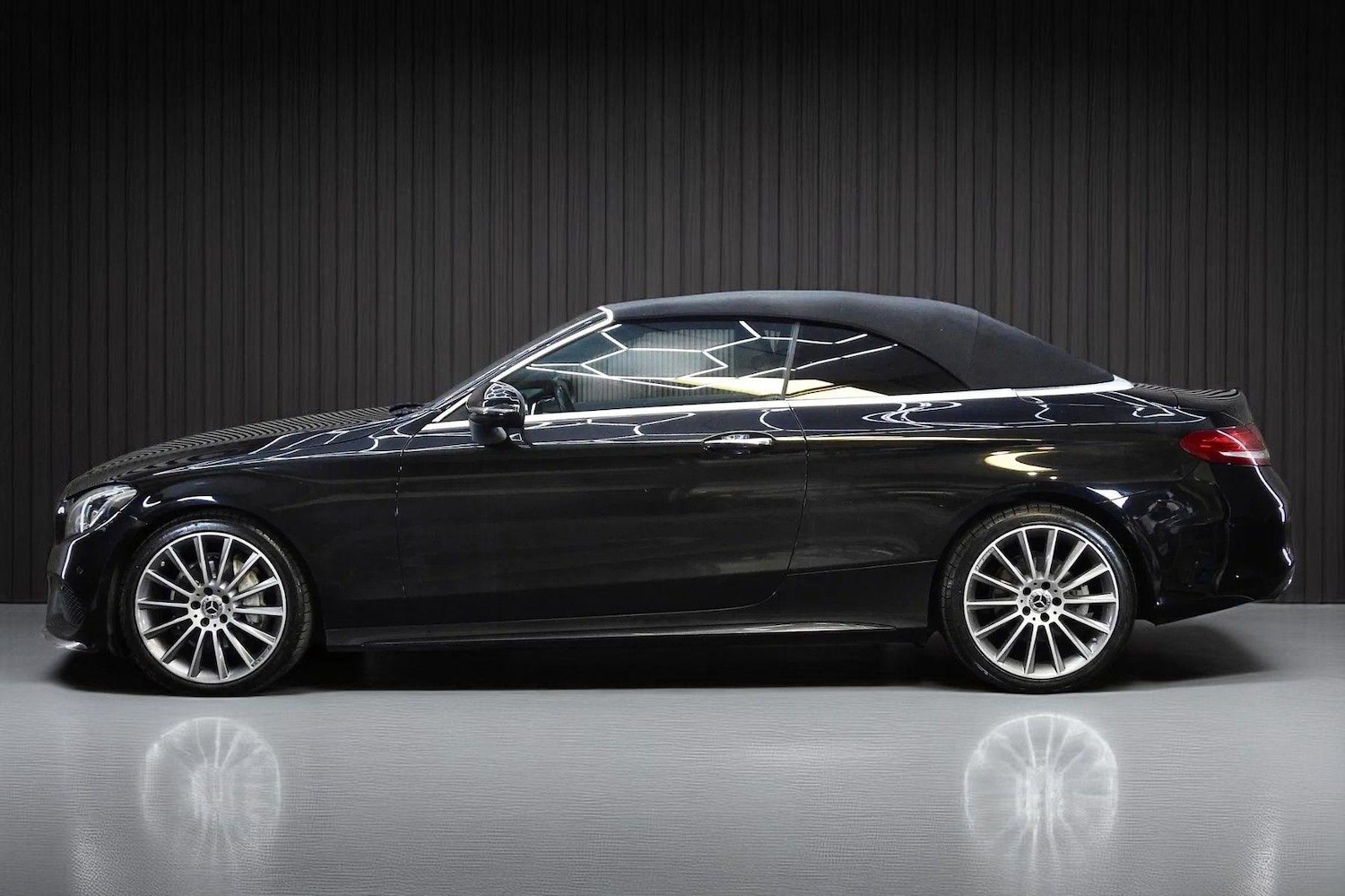 Used Mercedes-Benz C Class 2017 for sale - 76660403: Photo 5