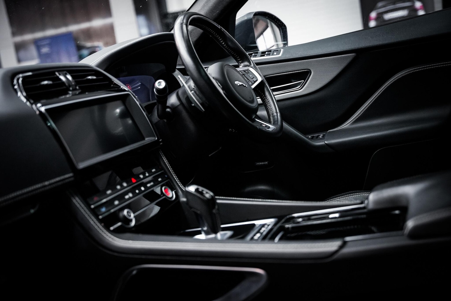 Used Jaguar F-Pace 2019 for sale - 76660507: Photo 3