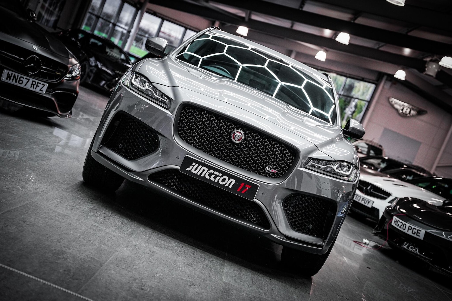 Used Jaguar F-Pace 2019 for sale - 76660507: Photo 4