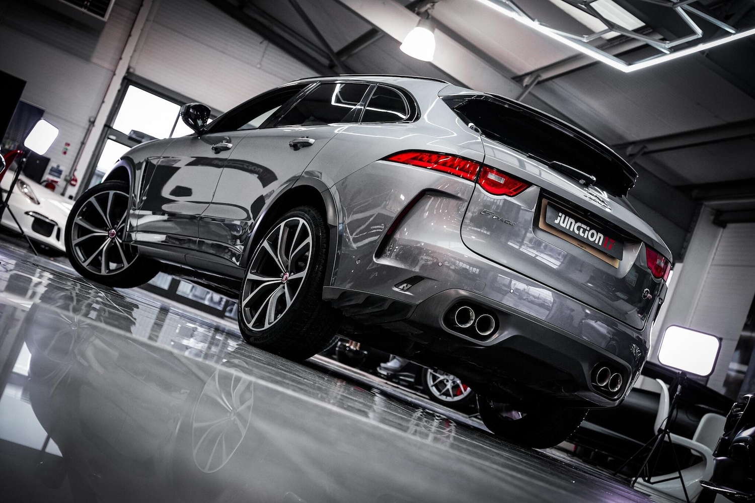 Used Jaguar F-Pace 2019 for sale - 76660507: Photo 8