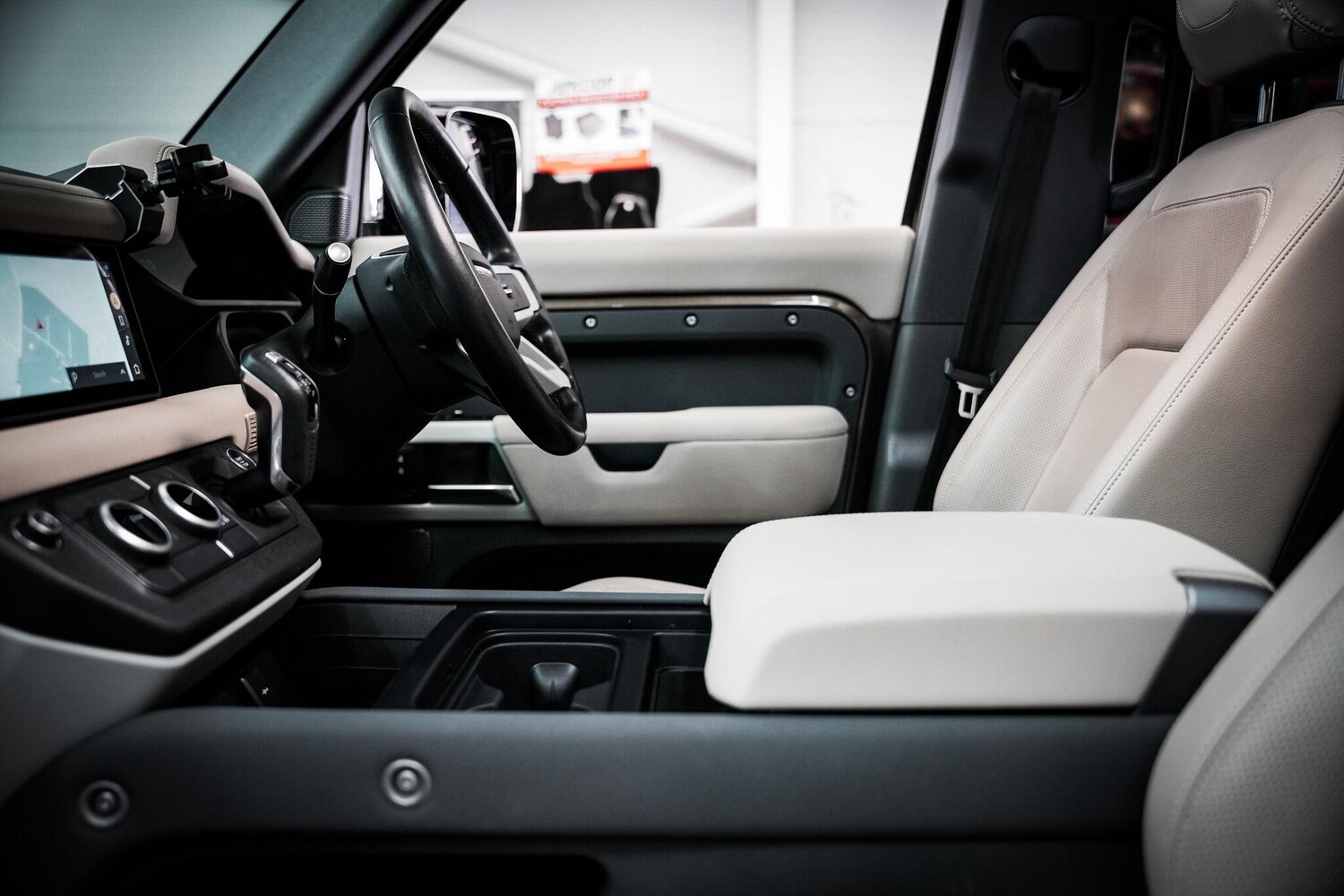 Used Land Rover Defender 110 2022 for sale - 78170928: Photo 4