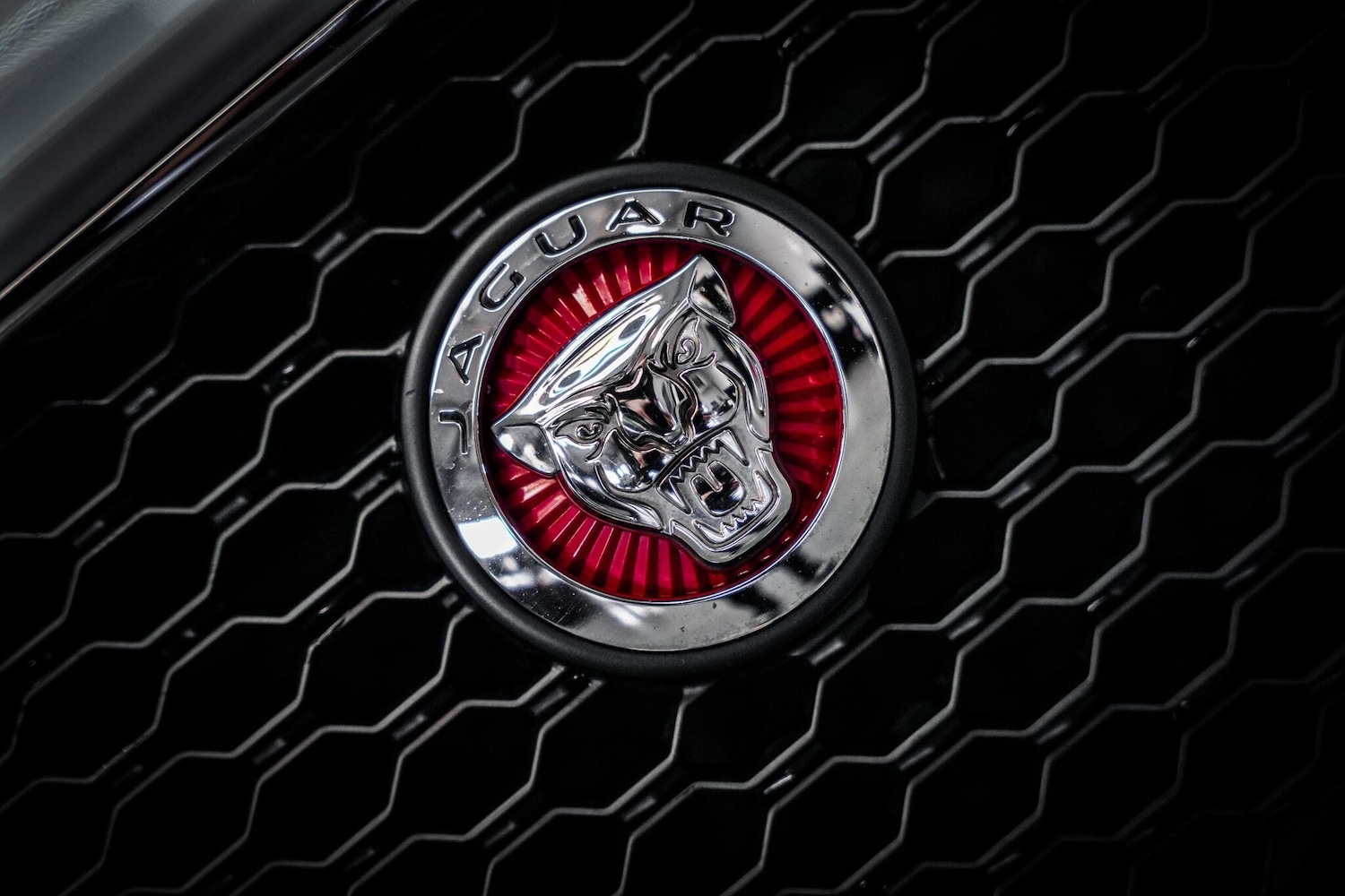 Used Jaguar F-Pace 2018 for sale - 76660545: Photo 32