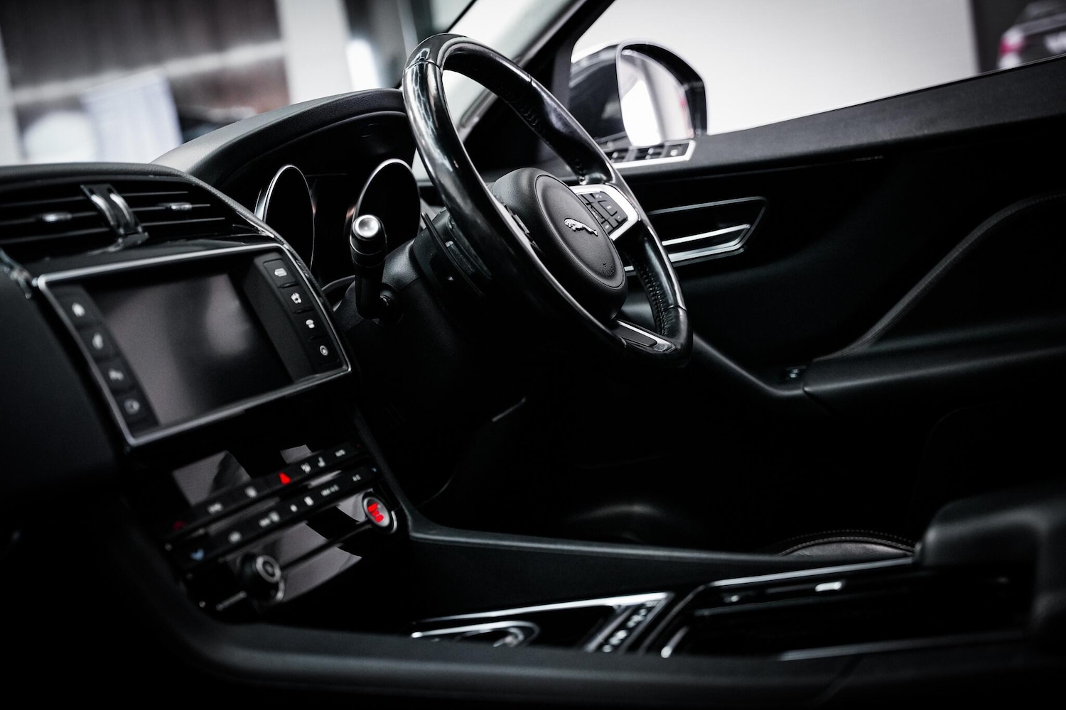 Used Jaguar F-Pace 2018 for sale - 76660545: Photo 4