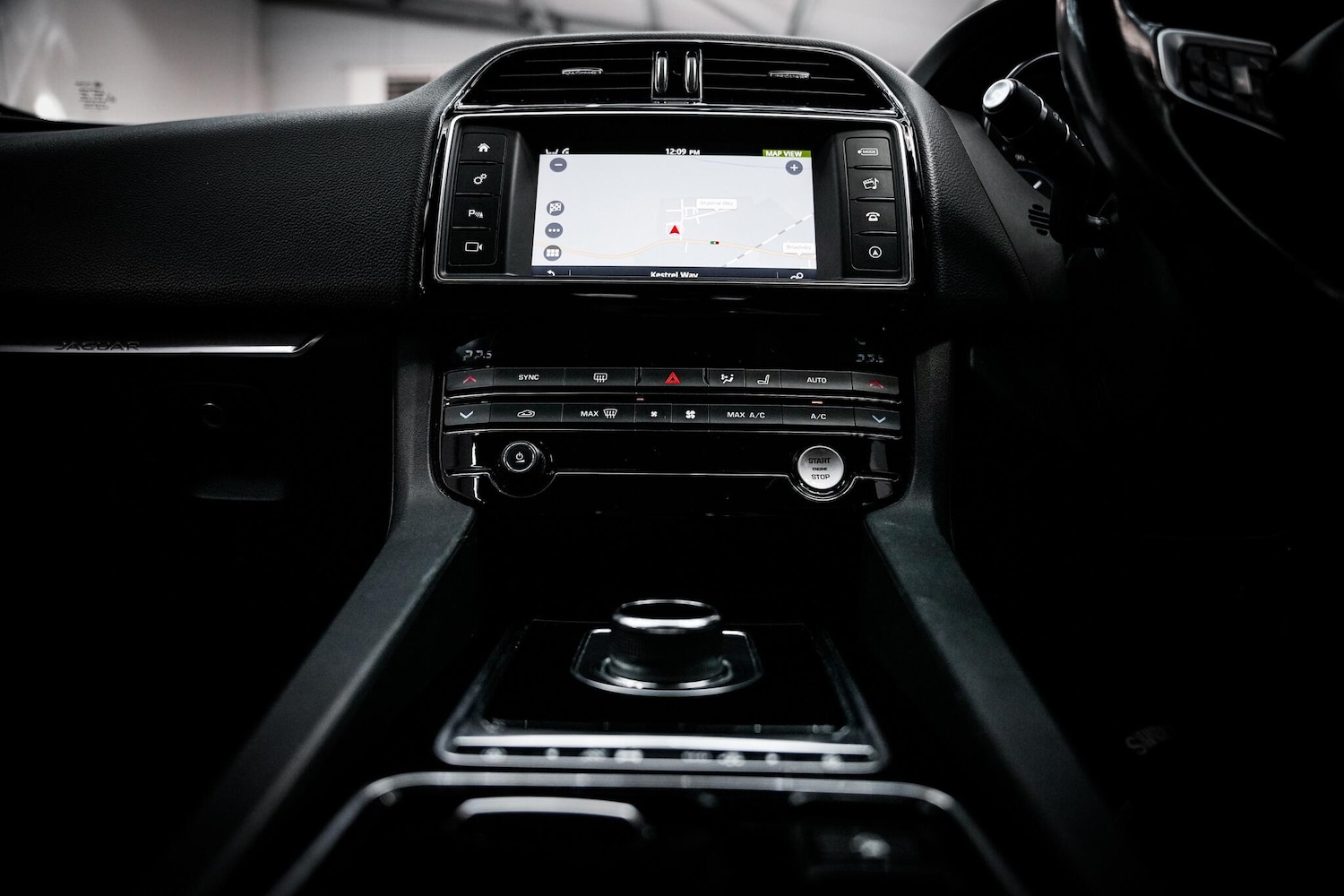 Used Jaguar F-Pace 2018 for sale - 76660545: Photo 45