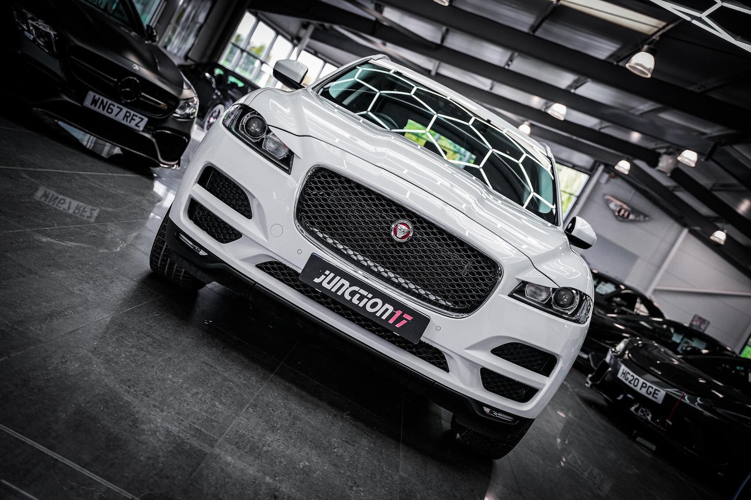 Used Jaguar F-Pace 2018 for sale - 76660545: Photo 5