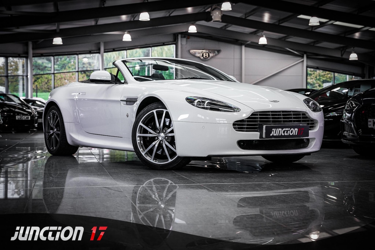 Used Aston Martin Vantage 2011 for sale - 76660419: Photo 1