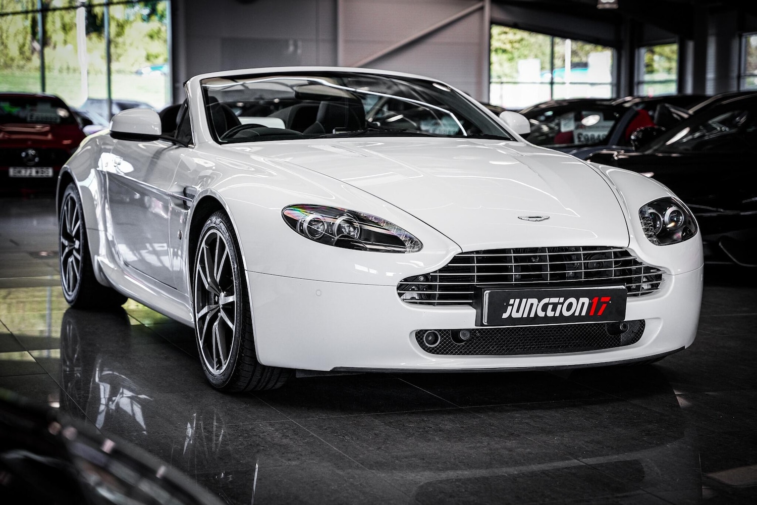 Used Aston Martin Vantage 2011 for sale - 76660419: Photo 10