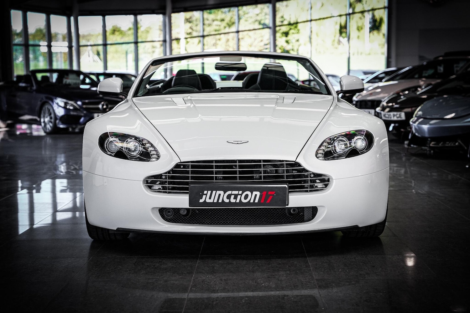 Used Aston Martin Vantage 2011 for sale - 76660419: Photo 11