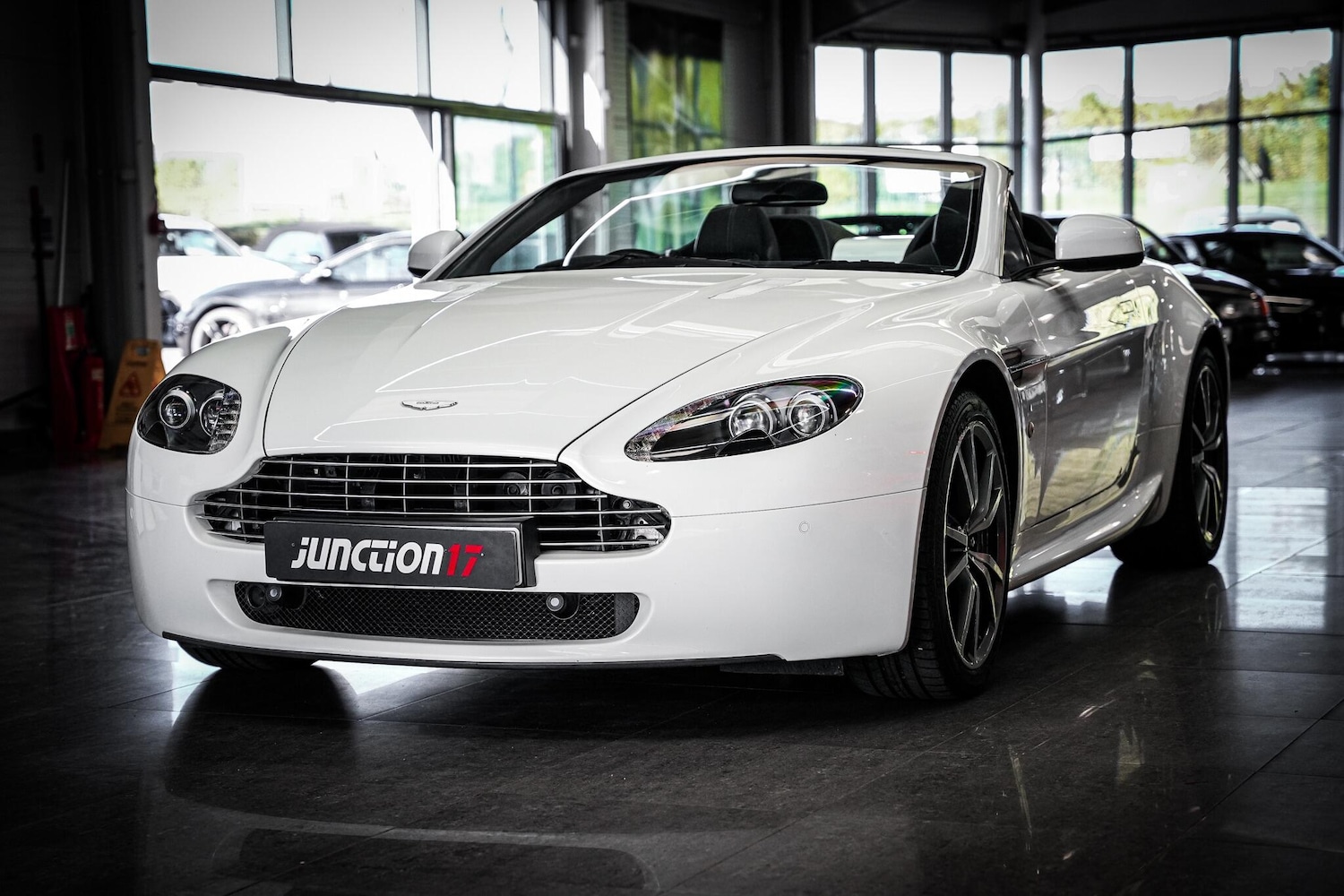 Used Aston Martin Vantage 2011 for sale - 76660419: Photo 12