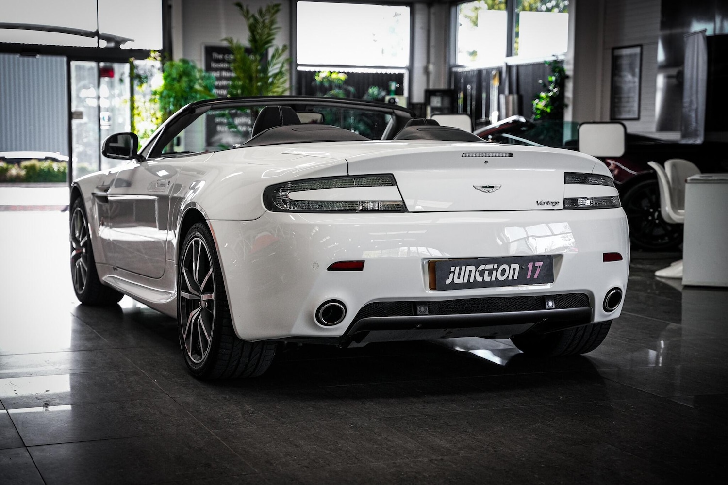 Used Aston Martin Vantage 2011 for sale - 76660419: Photo 13