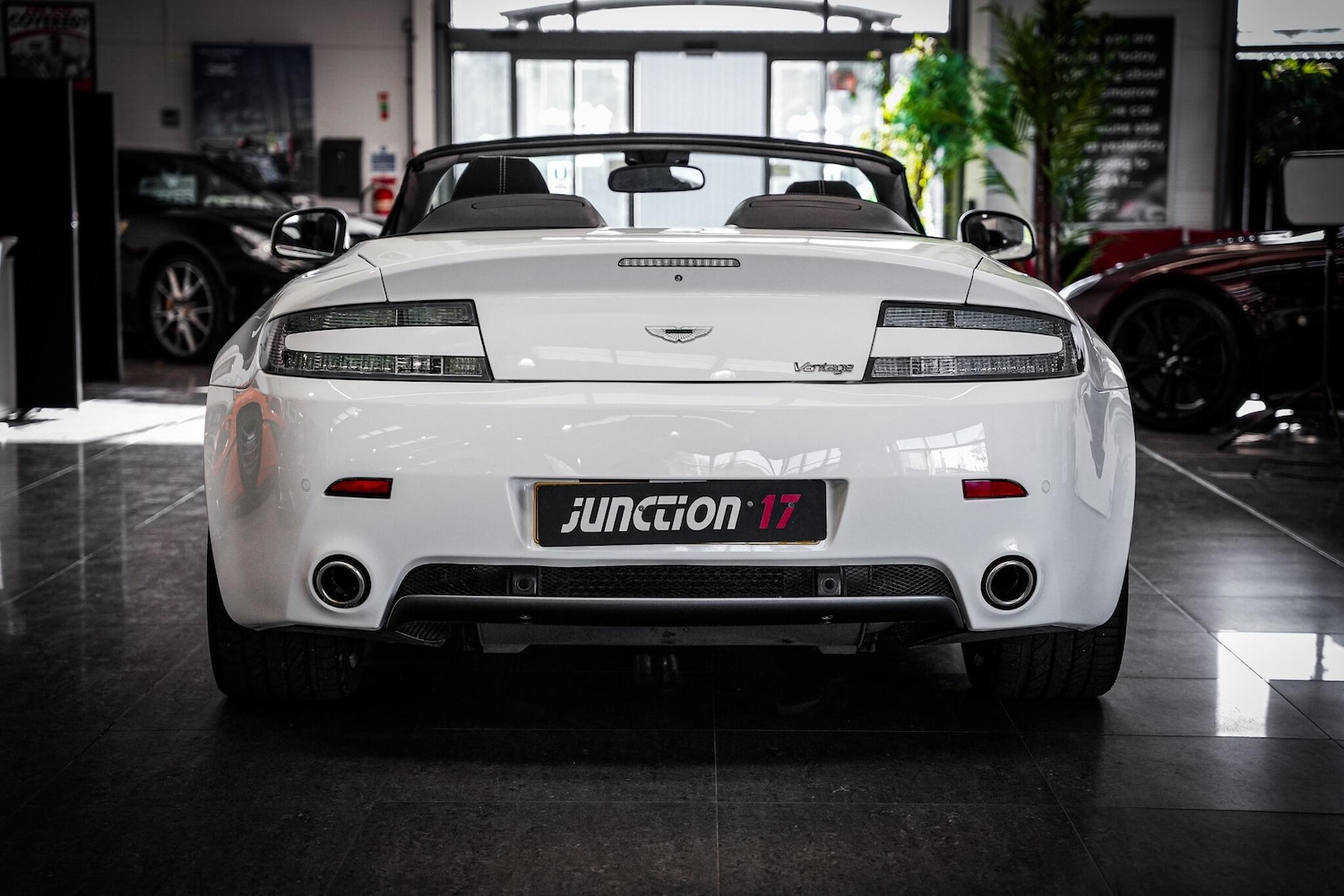 Used Aston Martin Vantage 2011 for sale - 76660419: Photo 14